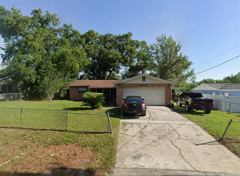 3 bed, 2.0 bath, 1180 sqft, $1,995 — Photo 2