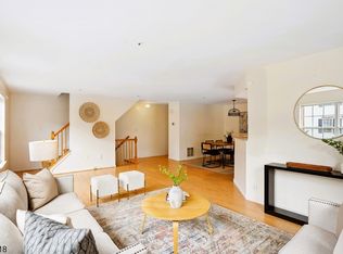 26 Krueger Ct, Newark, NJ 07103