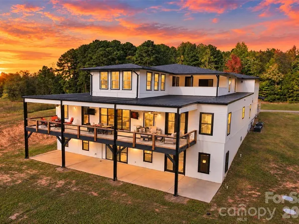 4987 Wildlife Ln, Sherrills Ford, NC 28673