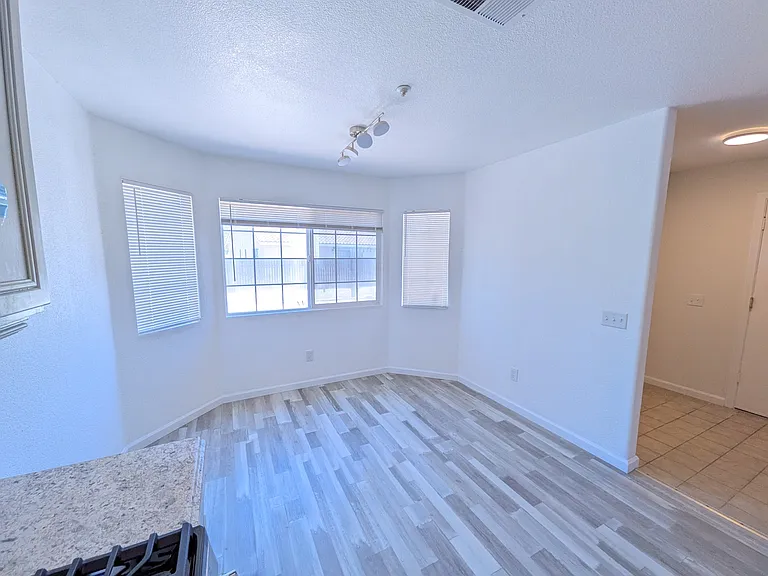 585 Hildale Cir — Photo 7