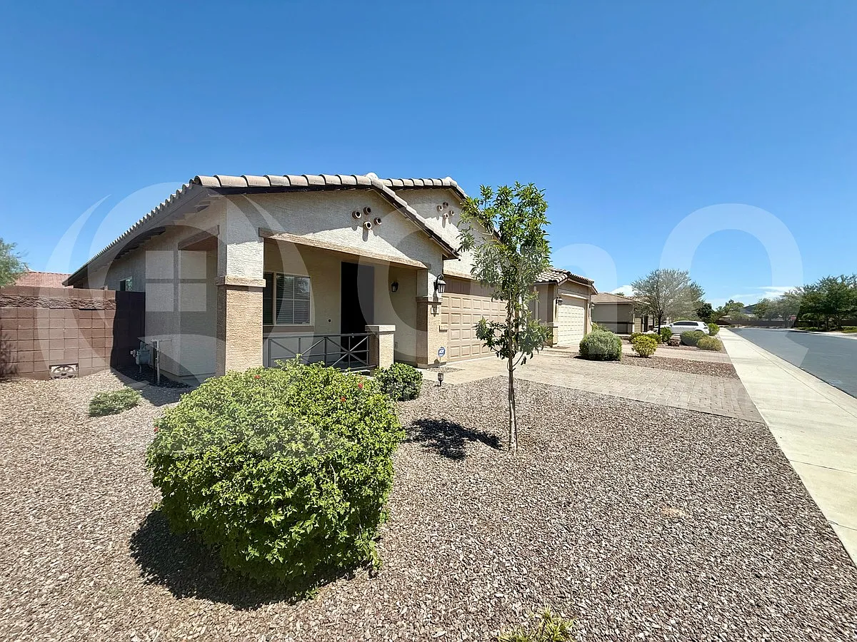 3 bed, 2.0 bath, 1873 sqft, $2,299 — Photo 4