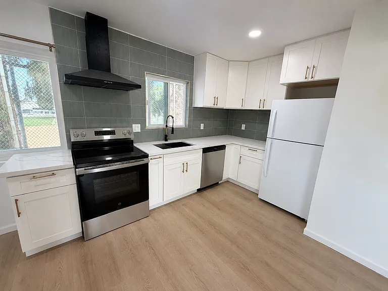1109 S Spruce St #D — Photo 3