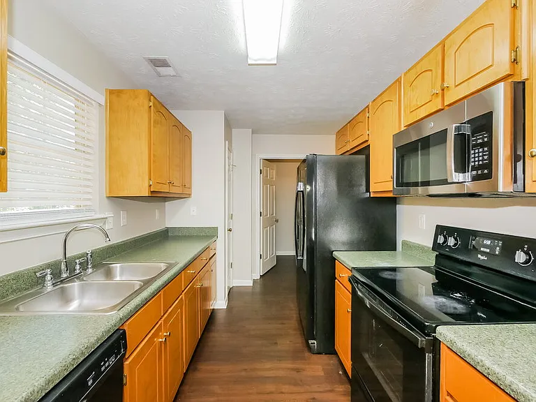 1002 Allegiance Dr — Photo 10