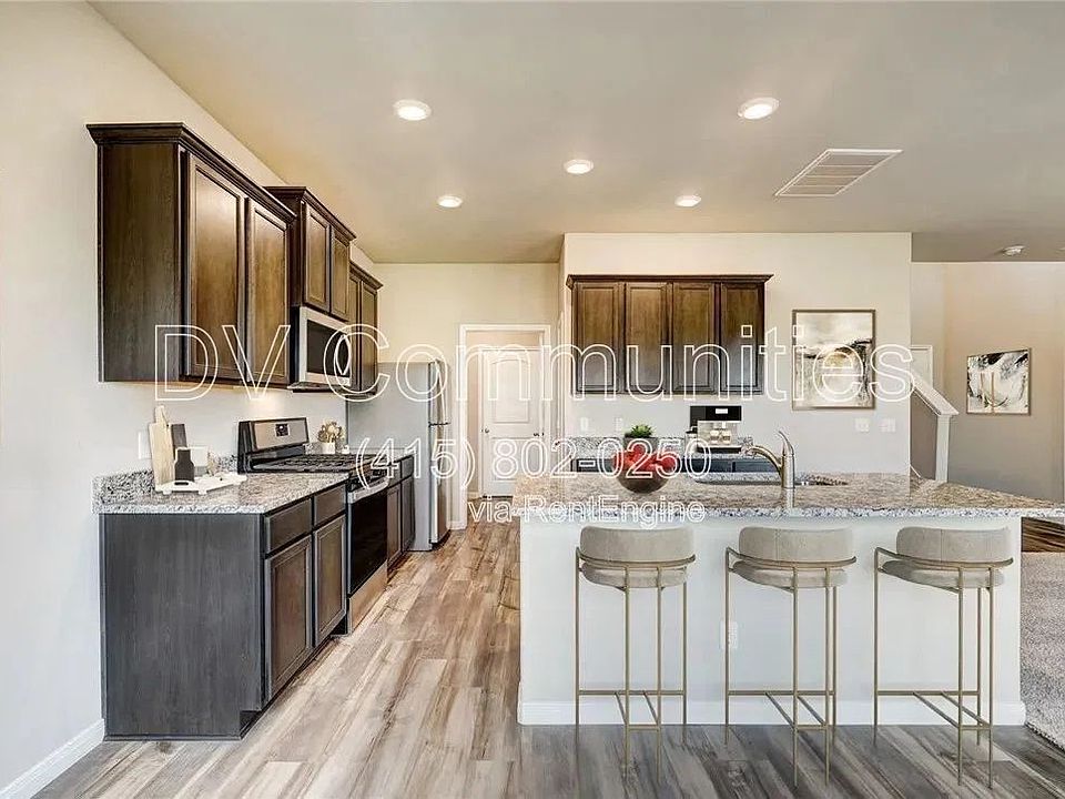 2nd image of 1608 Vermilion Ln