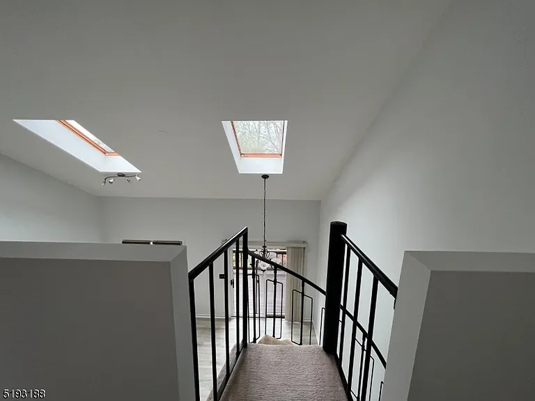 20 Augusta Dr #8 — Photo 11