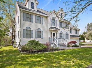 8 Old Farm Rd, Woburn, MA 01801