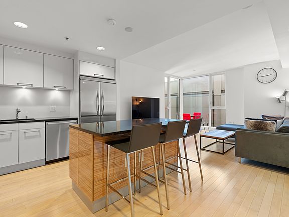3rd image of 631 Folsom St APT 18E
