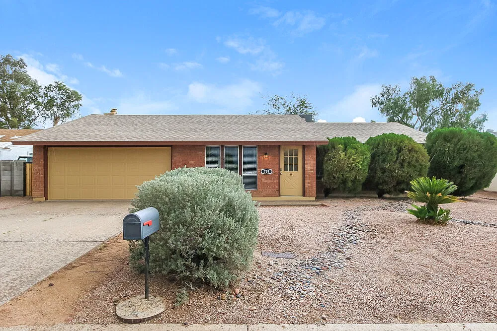 3 bed, 2.0 bath, 1604 sqft, $2,300 — Photo 1