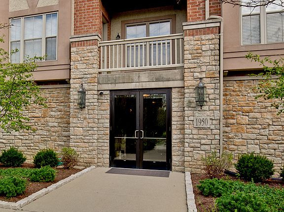 4th image of 1950 Farnsworth Ln Unit 101