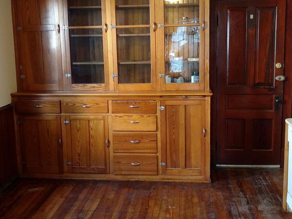1st image of 105 Carlyle Ave