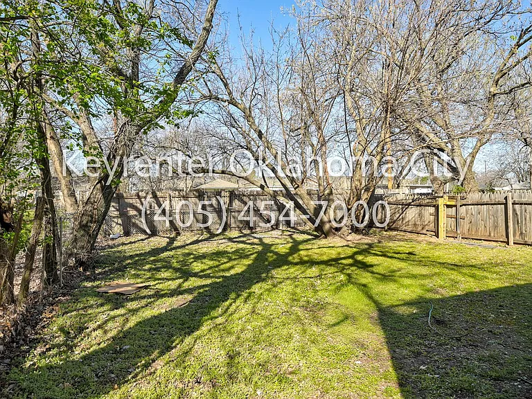 4913 N Willow Ave — Photo 24