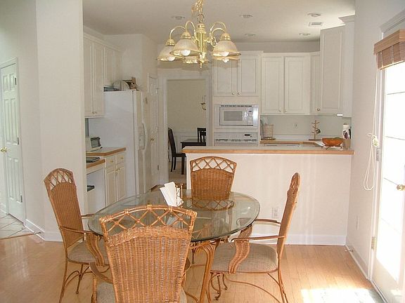 Bfast area and Kitchen