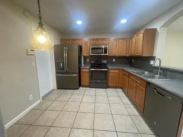 3 bed, 2.5 bath, 1560 sqft, $2,800 — Photo 3