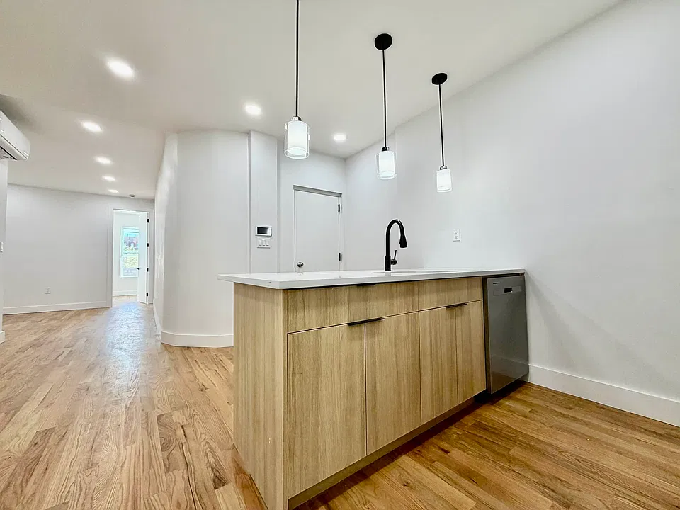 176 Utica Ave #2S