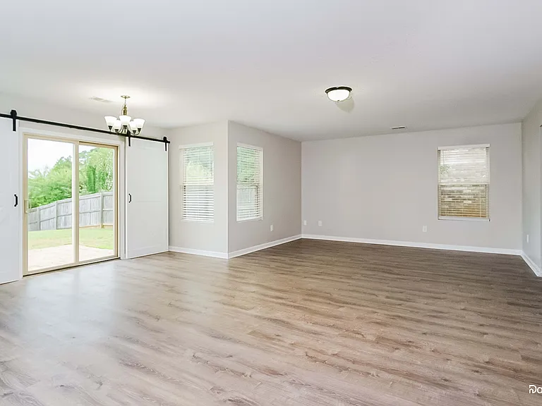 230 Harold Murphy Dr — Photo 6