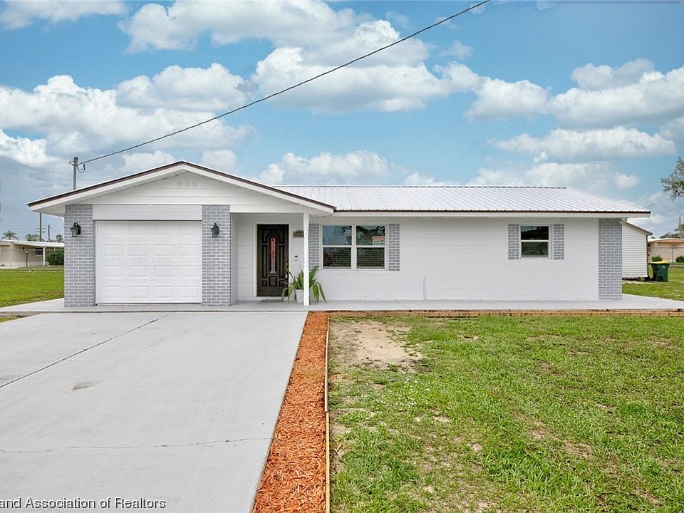 1st image of 2825 Sabal Palm Dr