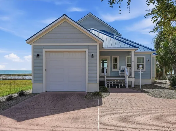 15 Old Cottage Beach Dr, Rockport, TX 78382