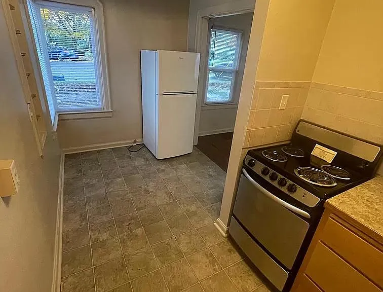 719 Cottage St NE — Photo 5