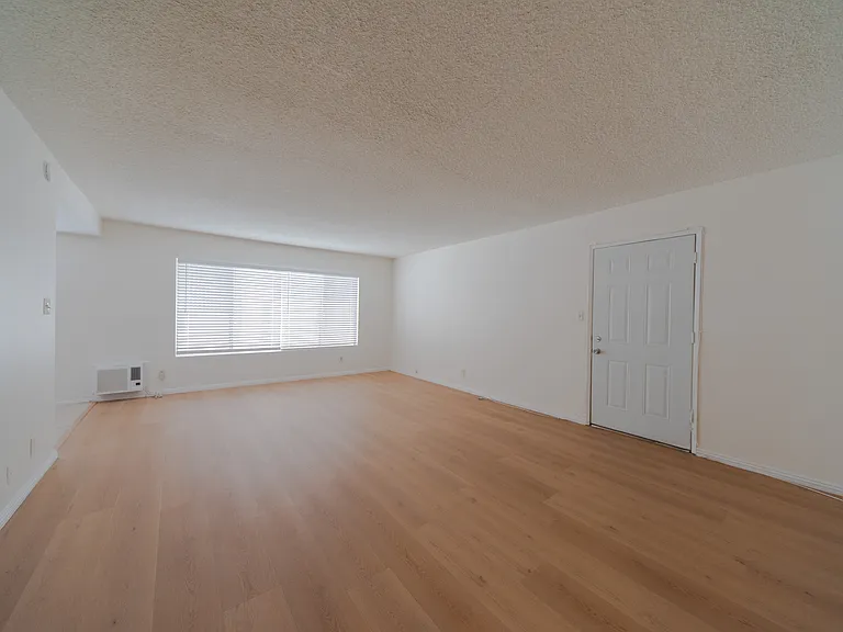 429 N Chapel Ave — Photo 3