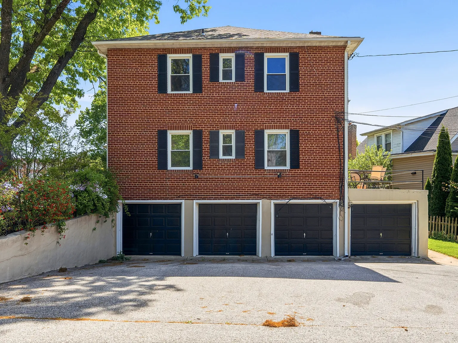 3 bed, 1130 sqft, $2,200 — Photo 3