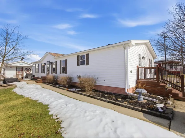 1983 Oak St, Newport, MI 48166