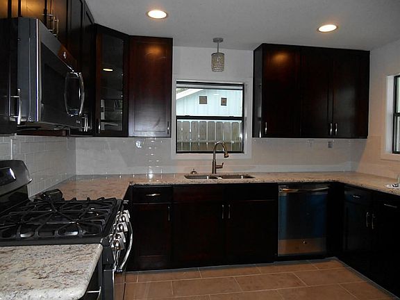 5th image of 4614 Kingfisher Dr