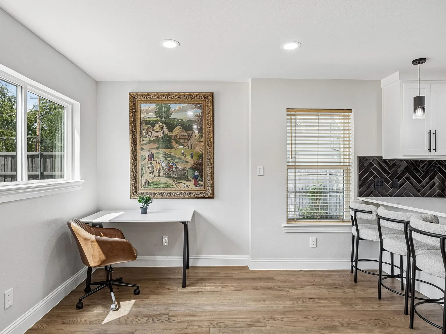 2 bed, 2.5 bath, 1299 sqft, $3,500 — Photo 2