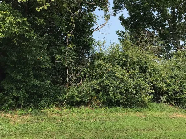 1 S Aqua Ln, Huntingburg, IN 47542