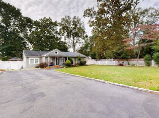 160 Victory Dr, Ronkonkoma, NY 11779
