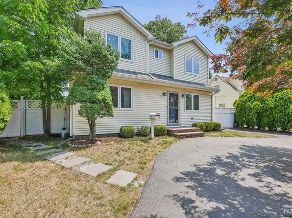 14 Decker Rd, Wanaque, NJ 07420