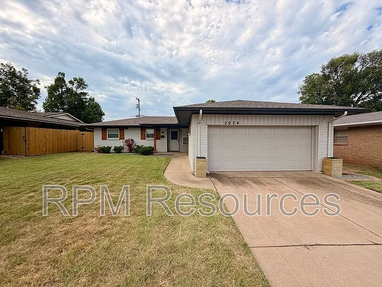 2024 Plymouth Ln — Photo 3