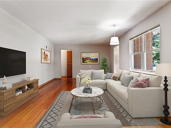 3rd image of 8226 Mercier St