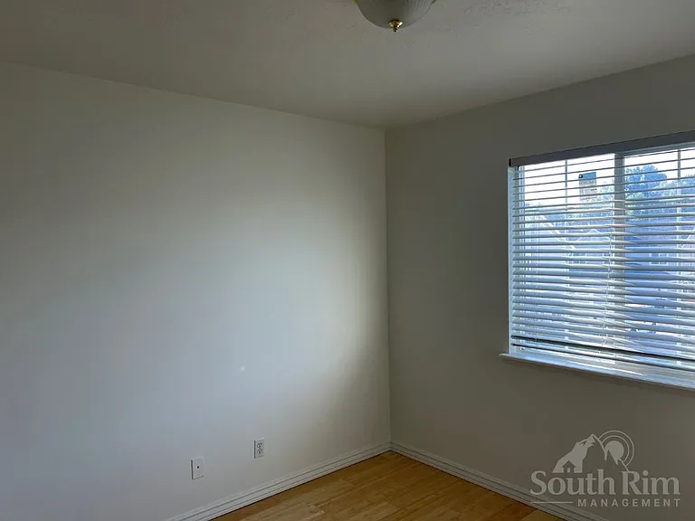 806 Brookside Ct — Photo 5