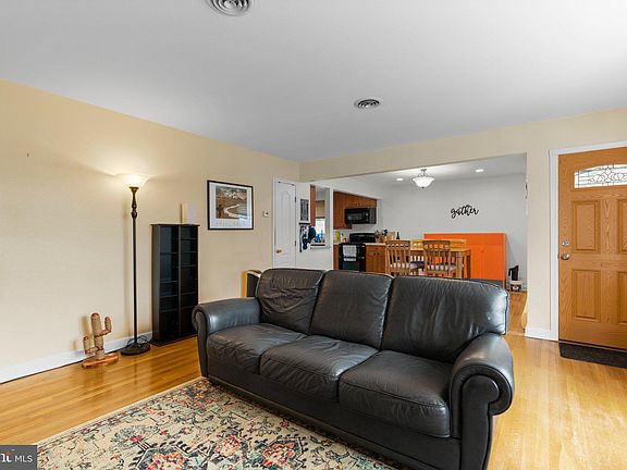 4th image of 50 Glendale Ave
