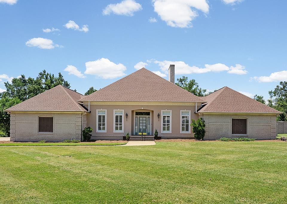 1st image of 106 Cedar Hill Dr