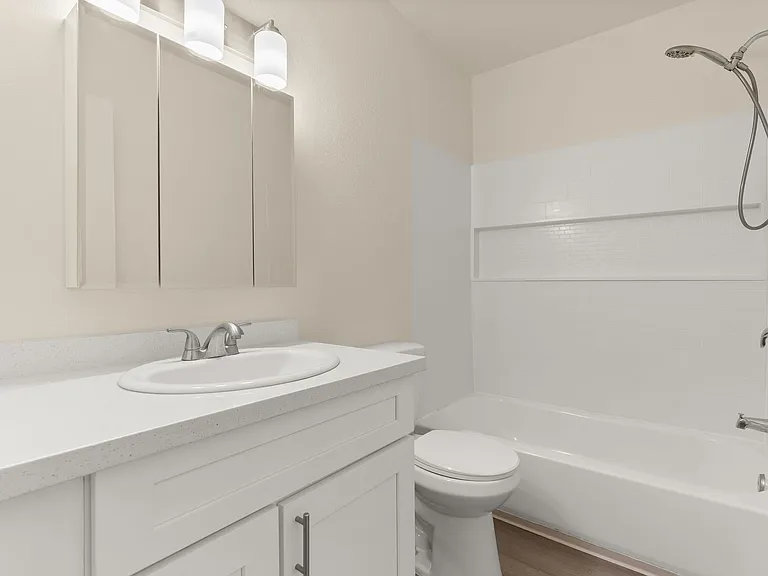 Melrose Place Apartments — Photo 96
