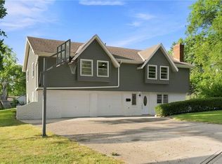 6415 W 73rd Ter, Overland Park, KS 66204