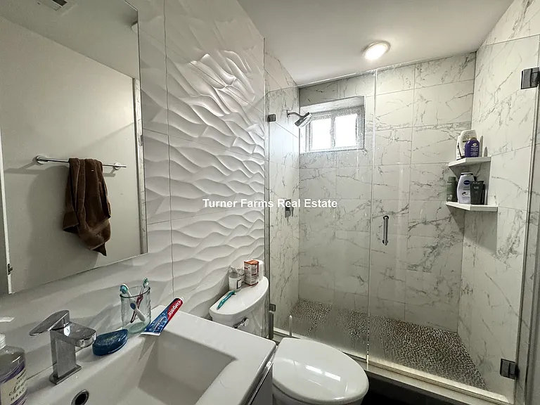 7R Strathmore Rd #3R — Photo 15
