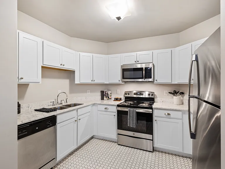 Buckingham & Balmoral Apartments — Photo 20