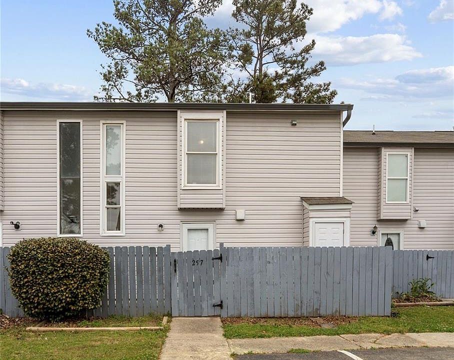 1st image of 257 Country Club Dr