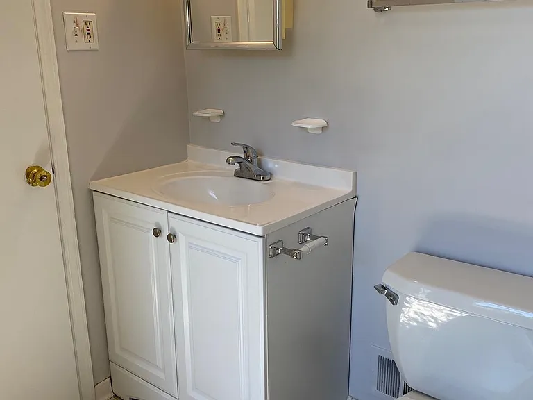 4 Chantilly Ct — Photo 34