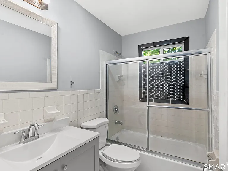 22 Irving Pl #2 — Photo 5