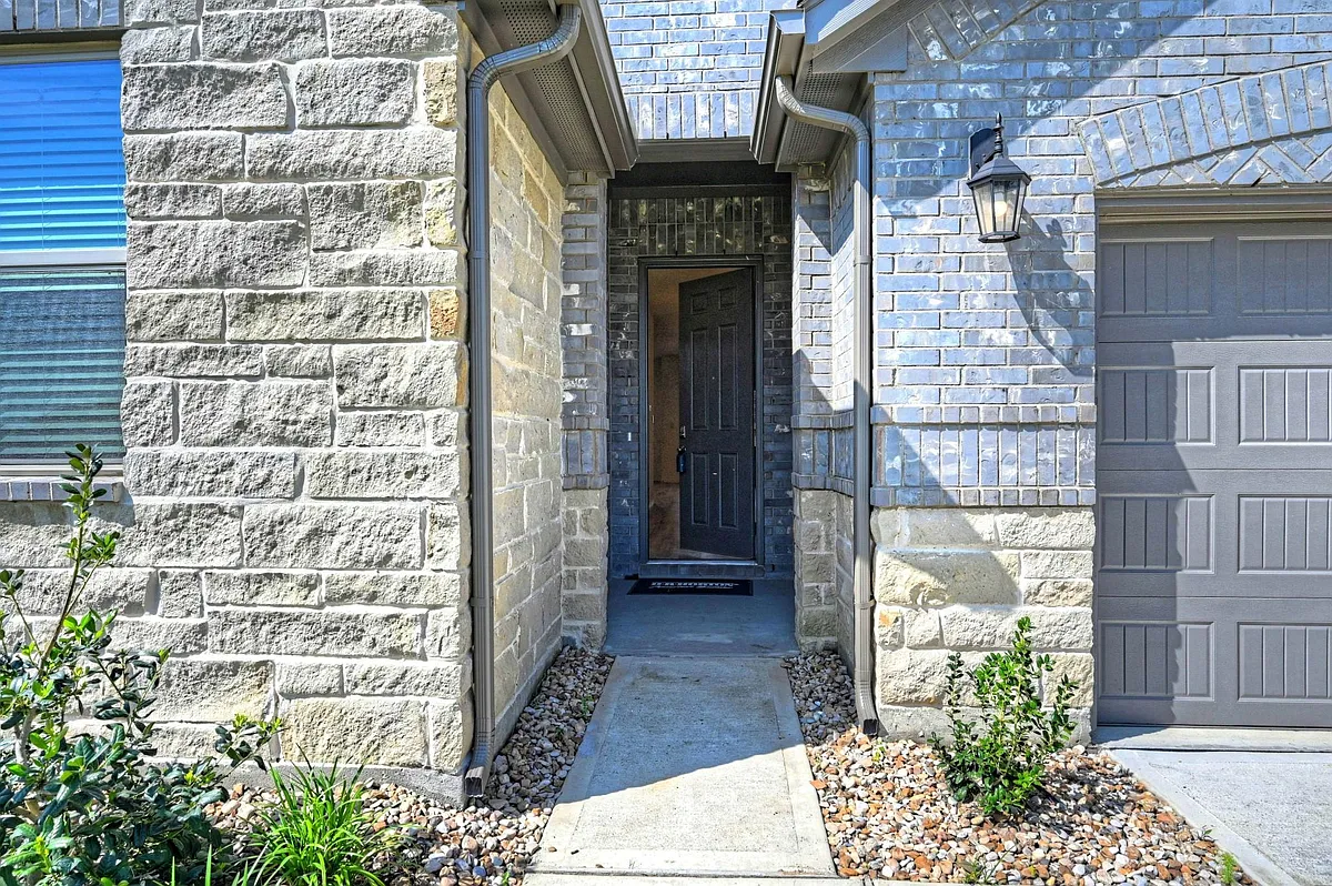 Building Photo - 31603 Zoe Point Dr