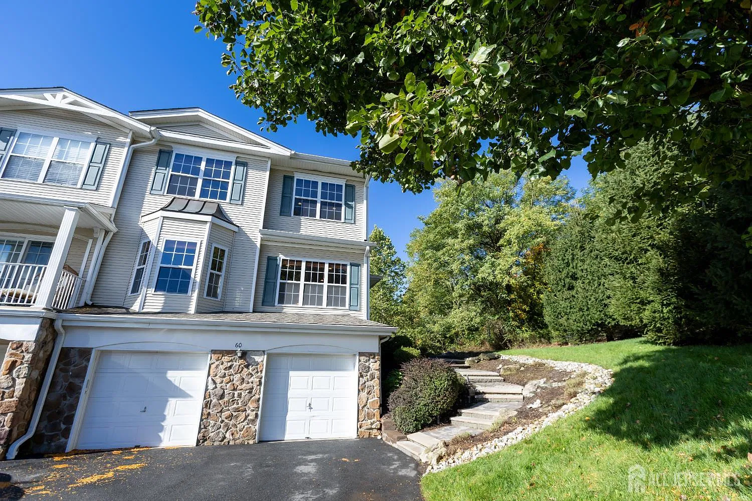 3 bed, 2.5 bath, 1990 sqft, $3,850 — Photo 1