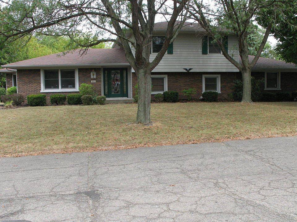 Custom tri-level home on corner lot with cul-de-sac driveway entrance