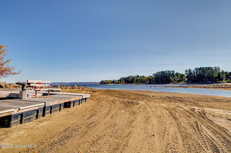 2nd image of 132 Priddle Point Road