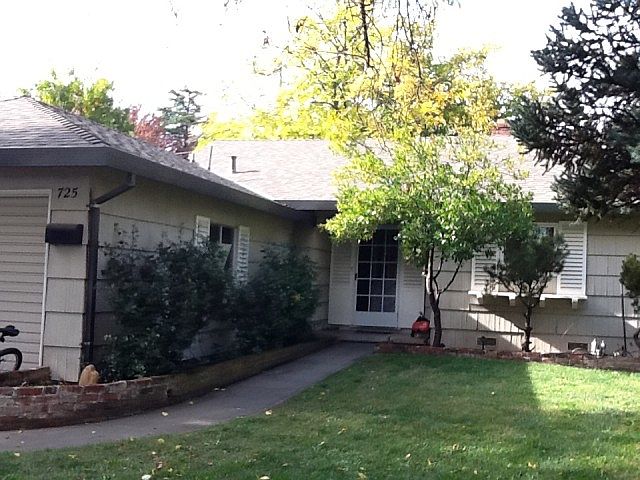 2nd image of 725 Mulberry Ln