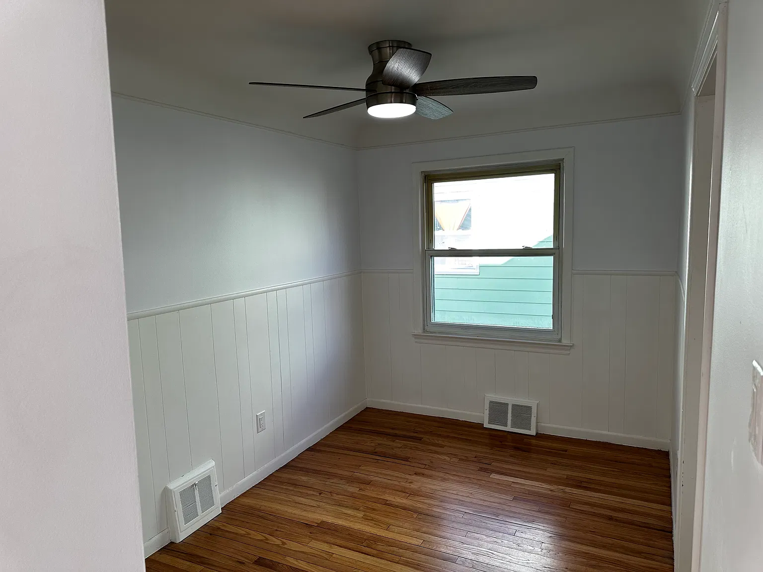 3 bed, 1000 sqft, $1,650 — Photo 2