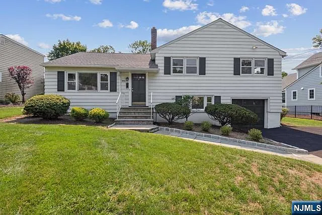 3 bed, 2.0 bath, $5,700 — Photo 1