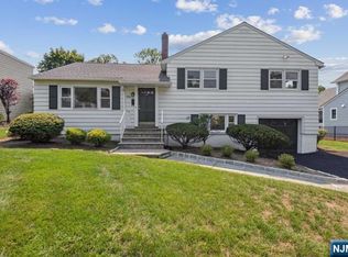 990 Washington Ave, Ho Ho Kus, NJ 07423